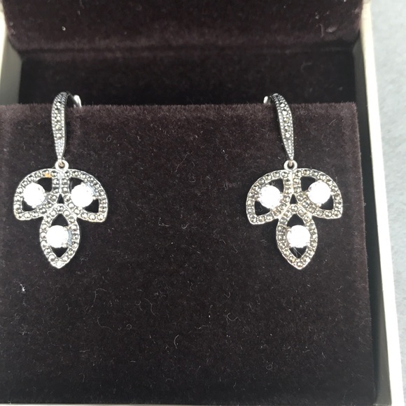 Amazing Swarovski marcasite necklace and earring - Picture 6 of 7